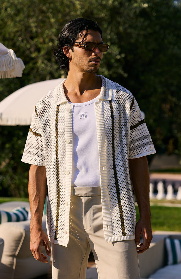 Model is 5'11 with a chest 38", wearing size M
