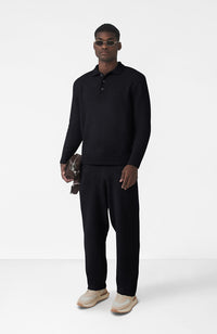 Model is 6'2 with W32, wearing W32