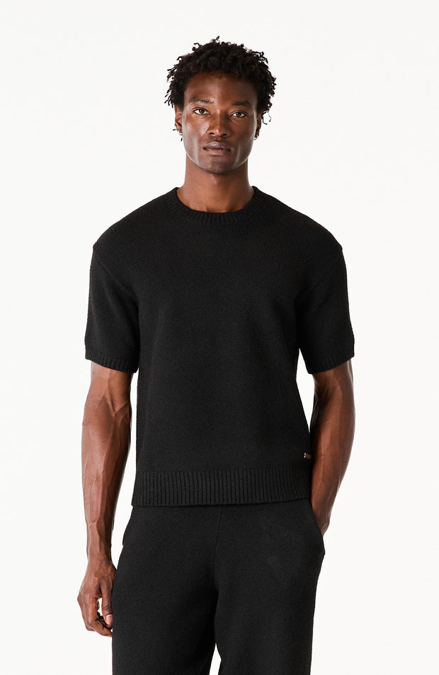 Model is 6'2 with a chest 38", wearing size M