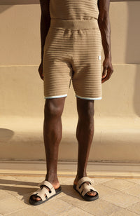 Model is 6'2, waist 32", wearing a W34