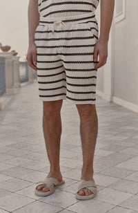 Model is 6'0, waist 32", wearing W32