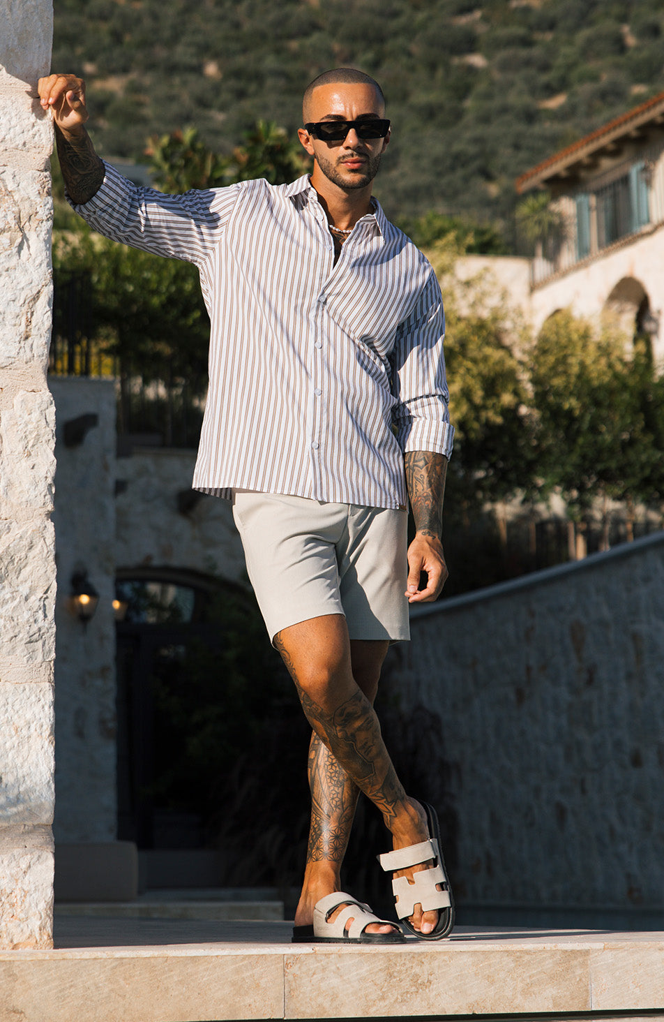 Portofino Poplin Relaxed Long Sleeve Stretch Shirt in Brown