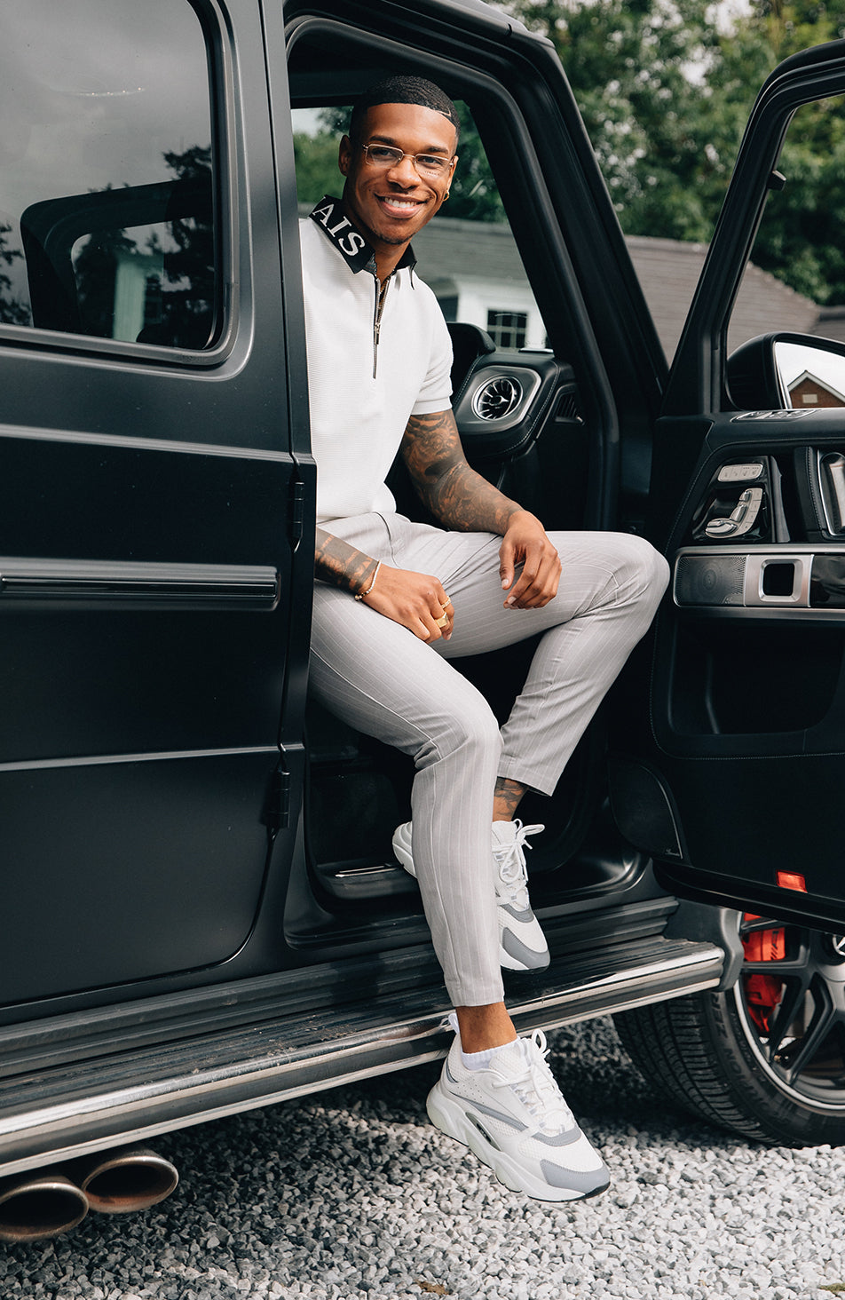 パンツ MARBELT TROUSERS IN PINSTRIPE MAUVAIS Grey Pinstripe Skinny Smart Trousers with Half Belt