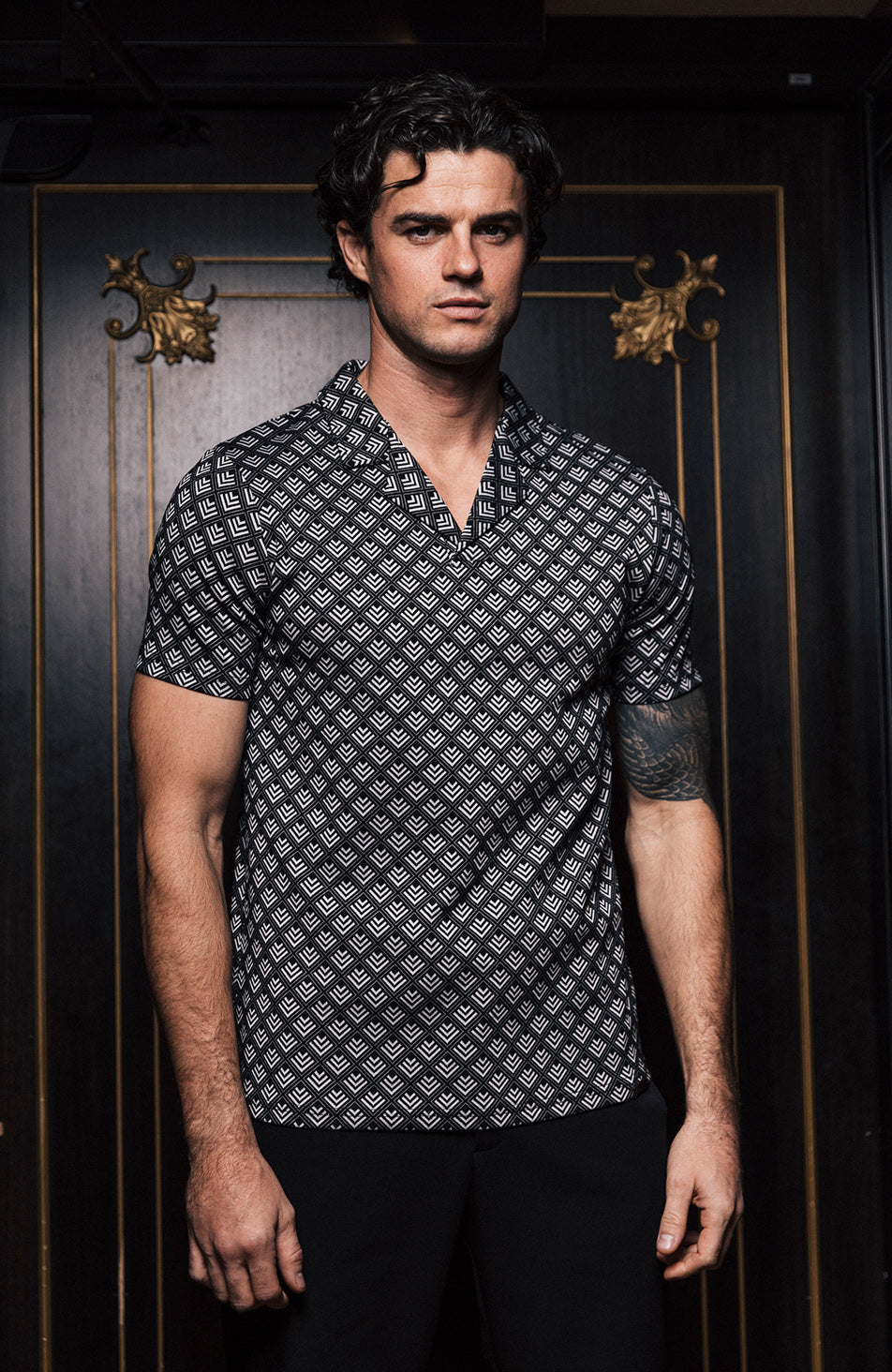 Isola Slim Geo Diamond Revere Polo in Black