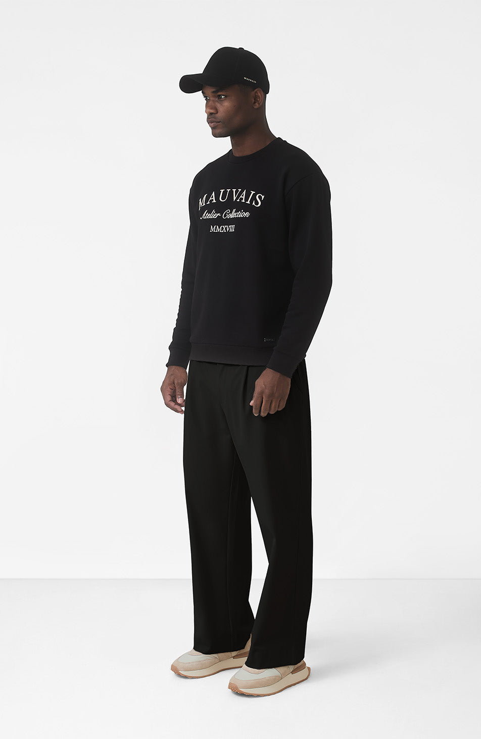 Como Relaxed Fit Pleated Tailored Pants in Black