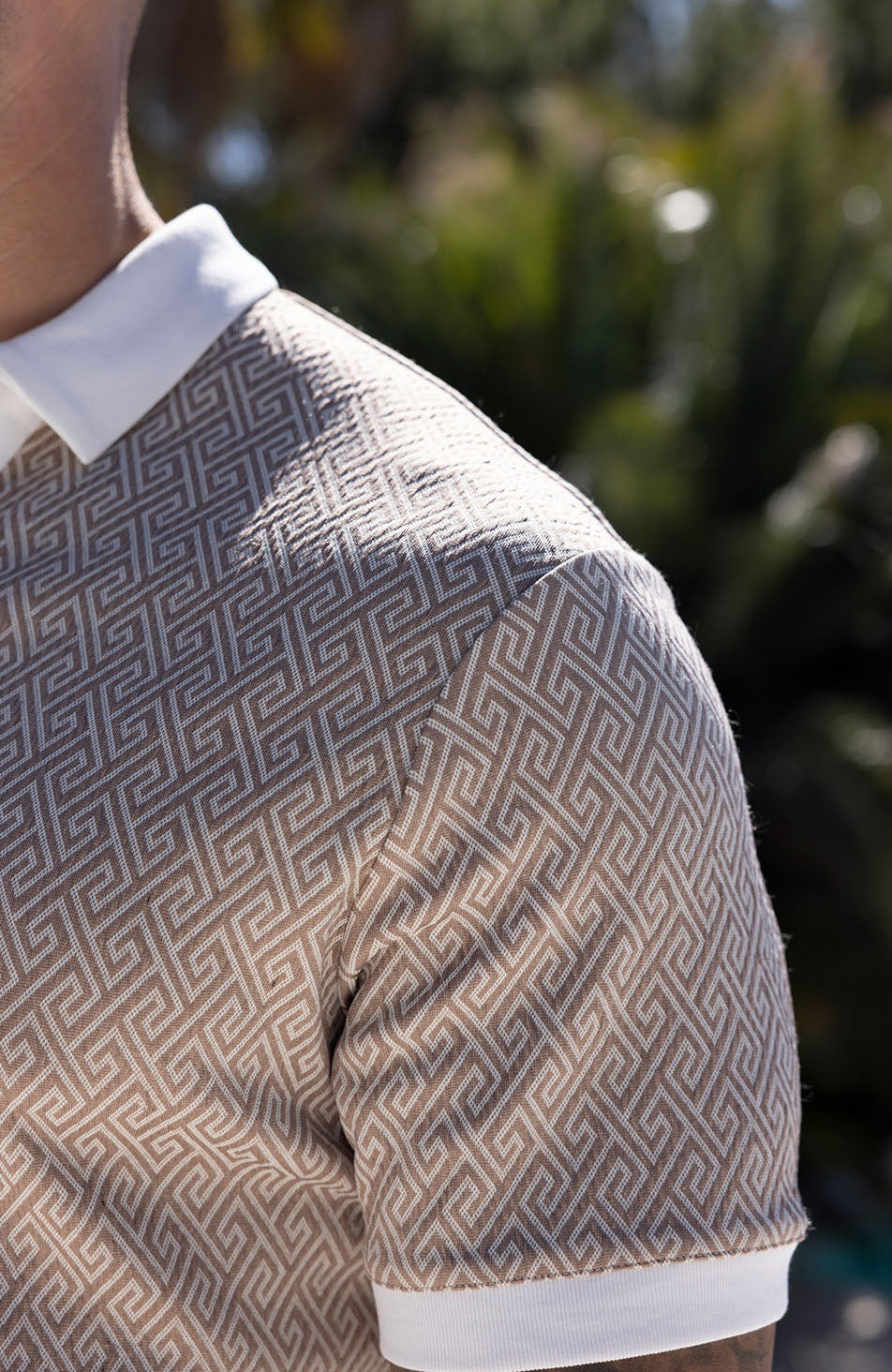 Como Swirl Geo Jacquard Slim Polo in Sand